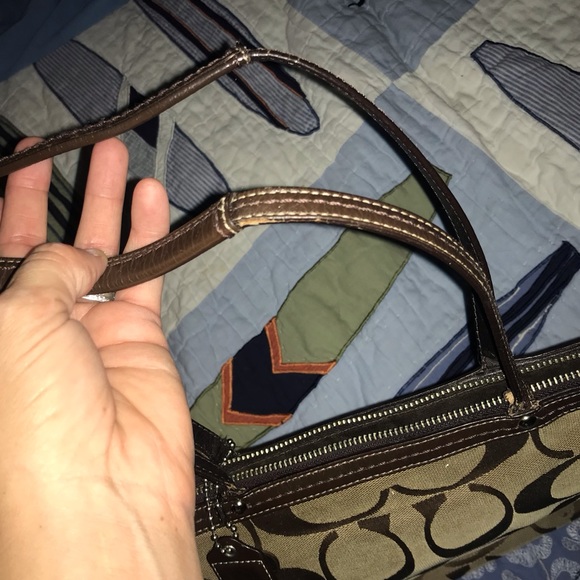 👜COACH👜 Signature Canvas Shoulder Tote - Picture 7 of 14